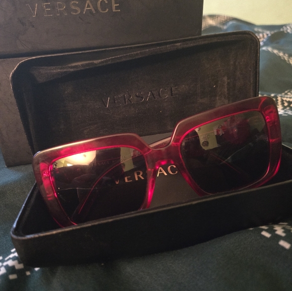 Designer Sunglasses - Picture 1 of 2